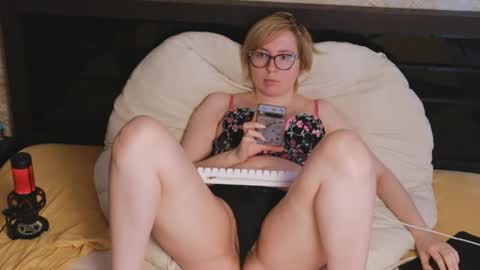 Snapshot of lissaho chatting on May 27, 2026, 11:40 am Lissa Ross online show from May 27, 2026, 11:40 am