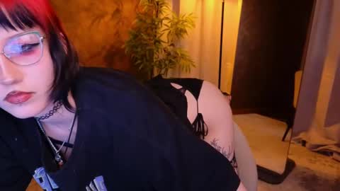 lissaros online show from February 26, 2025, 8:04 am