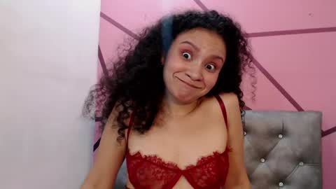 Snapshot of little18doll chatting on April 28, 2026, 9:09 pm little18doll online show from April 28, 2026, 9:09 pm