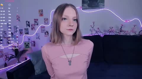 Snapshot of little__caprice chatting on November 14, 2025, 7:18 am Bella online show from November 14, 2025, 7:18 am