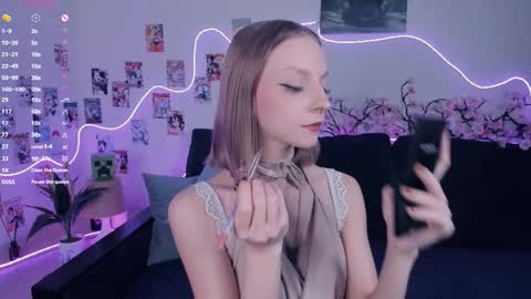 Snapshot of little__caprice chatting on November 19, 2025, 7:19 am Bella online show from November 19, 2025, 7:19 am