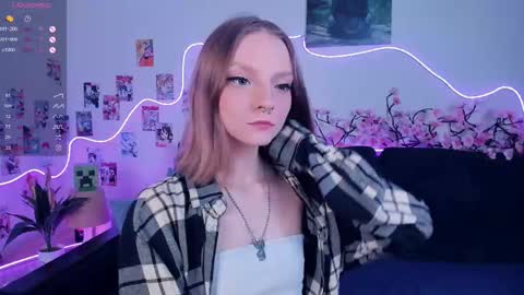 Snapshot of little__caprice chatting on November 21, 2025, 7:18 am Bella online show from November 21, 2025, 7:18 am