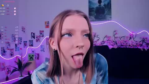 Snapshot of little__caprice chatting on November 22, 2025, 7:29 am Bella online show from November 22, 2025, 7:29 am