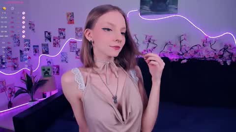 Snapshot of little__caprice chatting on November 25, 2025, 7:41 am Bella online show from November 25, 2025, 7:41 am