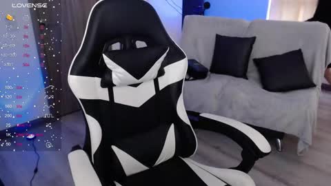 Amelie  online show from December 4, 2025, 10:18 pm