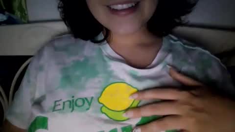 Snapshot of little_anef chatting on September 17, 2025, 10:33 pm little_anef online show from September 17, 2025, 10:33 pm