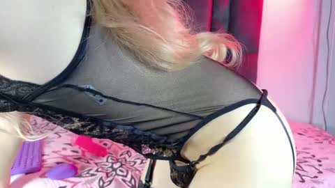 Snapshot of little_bonniie chatting on June 7, 2026, 7:50 pm little_bonniie online show from June 7, 2026, 7:50 pm