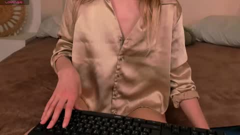 Snapshot of little_clare_ chatting on March 27, 2026, 11:32 am little_clare_ online show from March 27, 2026, 11:32 am