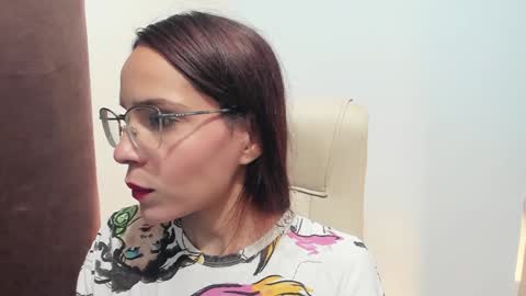 Snapshot of little_eli chatting on February 1, 2025, 7:02 pm Help me reach 100 likes online show from February 1, 2025, 7:02 pm