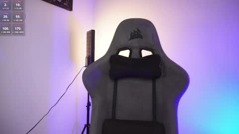 Snapshot of little_eli chatting on October 22, 2025, 7:13 pm Help me reach 100 likes online show from October 22, 2025, 7:13 pm