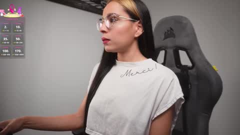 Snapshot of little_eli chatting on November 11, 2025, 7:14 pm Help me reach 100 likes online show from November 11, 2025, 7:14 pm