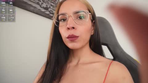 Snapshot of little_eli chatting on November 23, 2025, 7:13 pm Help me reach 100 likes online show from November 23, 2025, 7:13 pm