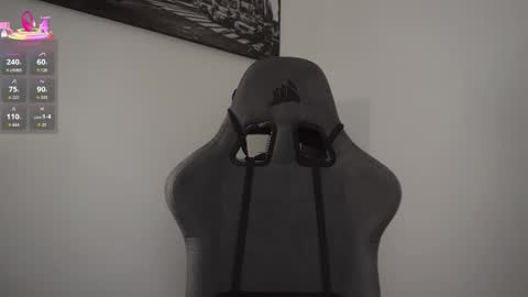 Snapshot of little_eli chatting on December 1, 2025, 7:08 pm Help me reach 100 likes online show from December 1, 2025, 7:08 pm