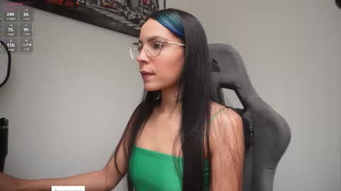 Snapshot of little_eli chatting on February 8, 2026, 7:06 pm Help me reach 100 likes online show from February 8, 2026, 7:06 pm