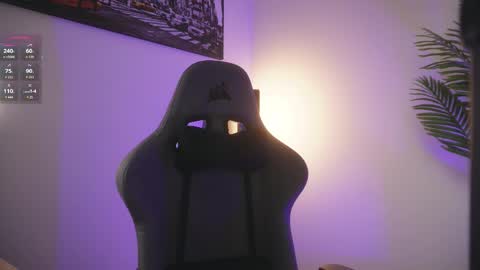 Snapshot of little_eli chatting on February 20, 2026, 7:14 pm Help me reach 100 likes online show from February 20, 2026, 7:14 pm