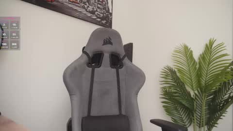 Snapshot of little_eli chatting on March 1, 2026, 7:16 pm Help me reach 100 likes online show from March 1, 2026, 7:16 pm