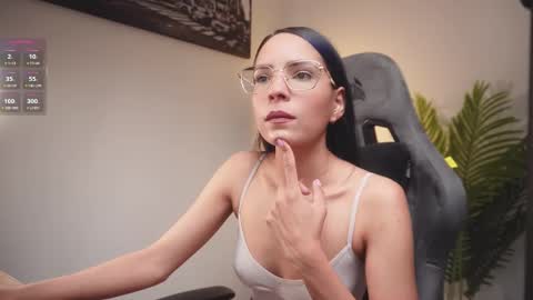 Snapshot of little_eli chatting on March 2, 2026, 7:10 pm Help me reach 100 likes online show from March 2, 2026, 7:10 pm