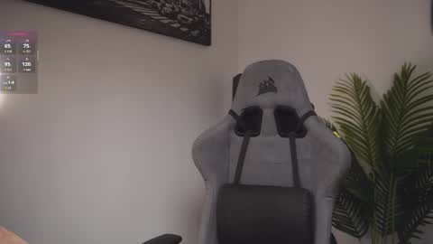 Snapshot of little_eli chatting on March 3, 2026, 7:09 pm Help me reach 100 likes online show from March 3, 2026, 7:09 pm