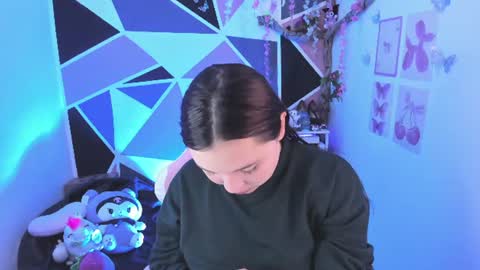 Snapshot of little_emma0 chatting on August 6, 2026, 5:04 pm Carol online show from August 6, 2026, 5:04 pm