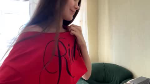 Viiola online show from November 11, 2025, 2:22 am