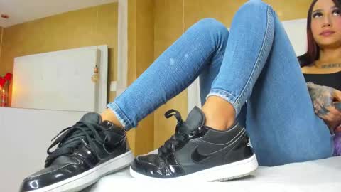   online show from September 22, 2025, 1:35 pm