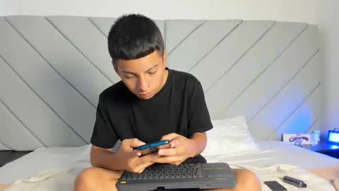 little_kris1 online show from October 25, 2025, 12:34 pm