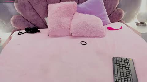 little_melanie online show from April 19, 2026, 6:10 pm