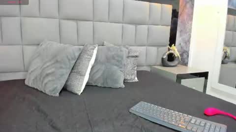 Snapshot of little_melanie chatting on July 1, 2026, 6:18 pm little_melanie online show from July 1, 2026, 6:18 pm