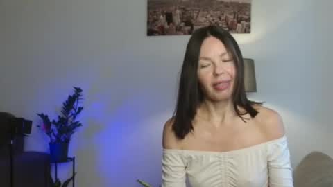 Nicole online show from October 5, 2025, 11:19 am