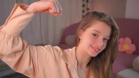 Kiki online show from March 11, 2025, 4:18 pm