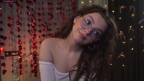 Kiki online show from February 18, 2026, 7:21 pm