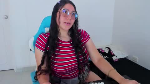 Laire  online show from November 23, 2025, 6:41 pm