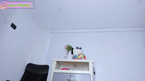 Snapshot of little_tatis chatting on January 14, 2025, 12:45 pm Im Laura. buy my contentcompra mi contenido offline online show from January 14, 2025, 12:45 pm