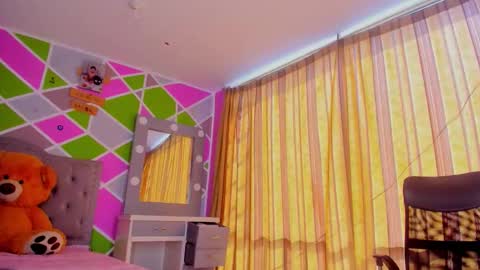 Snapshot of little_tatis chatting on December 2, 2025, 6:36 pm Im Laura. buy my contentcompra mi contenido offline online show from December 2, 2025, 6:36 pm