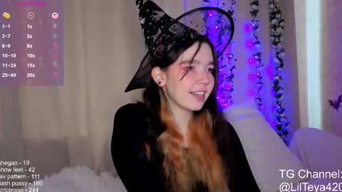 Snapshot of little_teya chatting on October 14, 2025, 9:54 am little Teya online show from October 14, 2025, 9:54 am