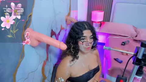 Snapshot of little_valentinaa chatting on November 21, 2025, 11:25 pm little_valentinaa online show from November 21, 2025, 11:25 pm