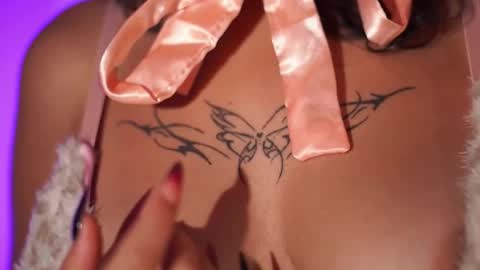 Im your little Velinda  online show from October 30, 2025, 6:08 pm