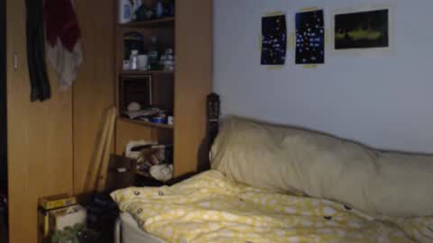 littlealien7 online show from September 23, 2025, 11:02 am