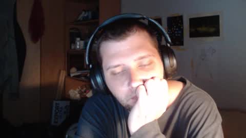 littlealien7 online show from November 13, 2025, 6:56 am