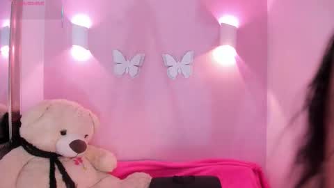 Ari online show from December 18, 2025, 7:09 pm