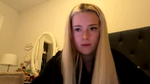 Littleblonde010 online show from November 16, 2025, 7:41 pm