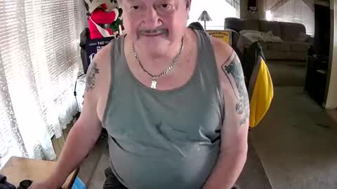 Littled83057 online show from December 20, 2025, 7:32 pm