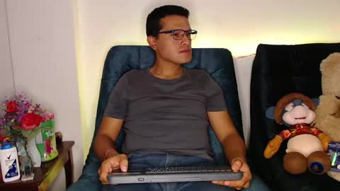 Snapshot of littledicklatin chatting on May 4, 2026, 3:35 am Manu online show from May 4, 2026, 3:35 am