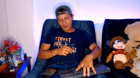 Snapshot of littledicklatin chatting on May 18, 2026, 2:51 am Manu online show from May 18, 2026, 2:51 am