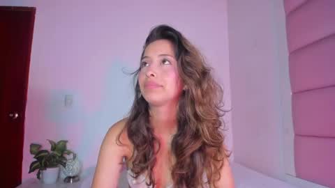 littlee_emma_ online show from September 18, 2025, 6:48 am