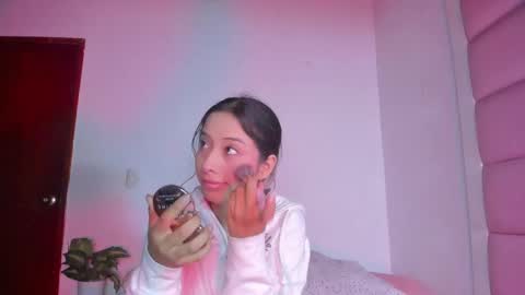 littlee_emma_ online show from October 1, 2025, 3:12 am