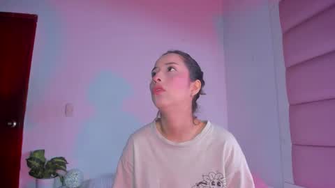 littlee_emma_ online show from October 2, 2025, 3:13 am