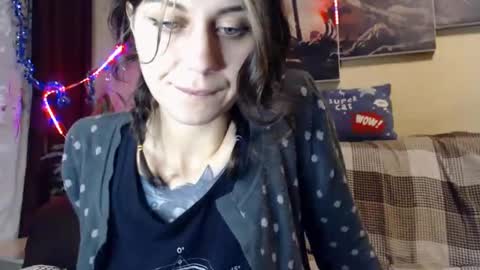 littlehappines online show from January 19, 2025, 2:28 pm