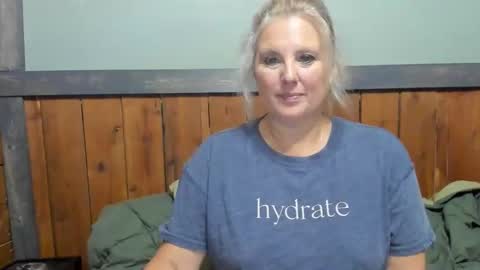 lisanixs online show from September 12, 2025, 6:19 pm