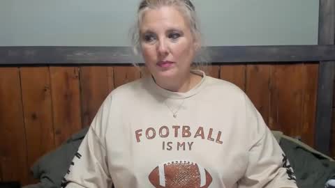 lisanixs online show from September 19, 2025, 5:13 pm